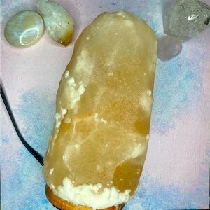 Huge salt lamp. Missing lightbulb but perfect used condition.